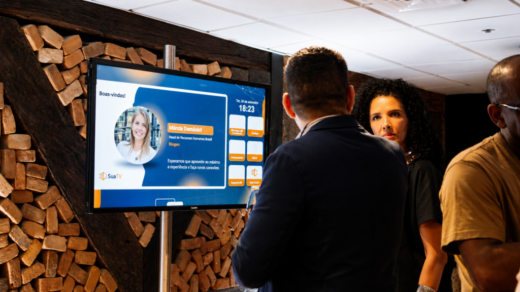 Exemplos reais de uso de TV corporativa nas empresas